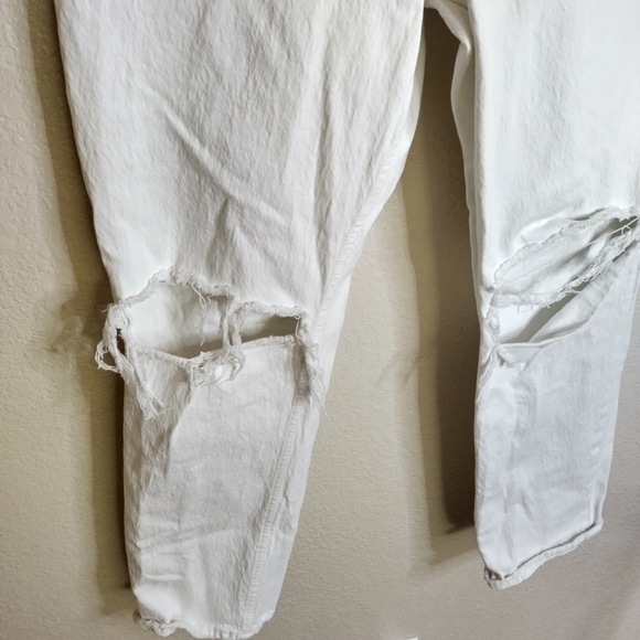 Abercrombie Curve Love The Mom High Rise Jean Distressed White Jeans Sz 31/12 - Picture 4 of 11